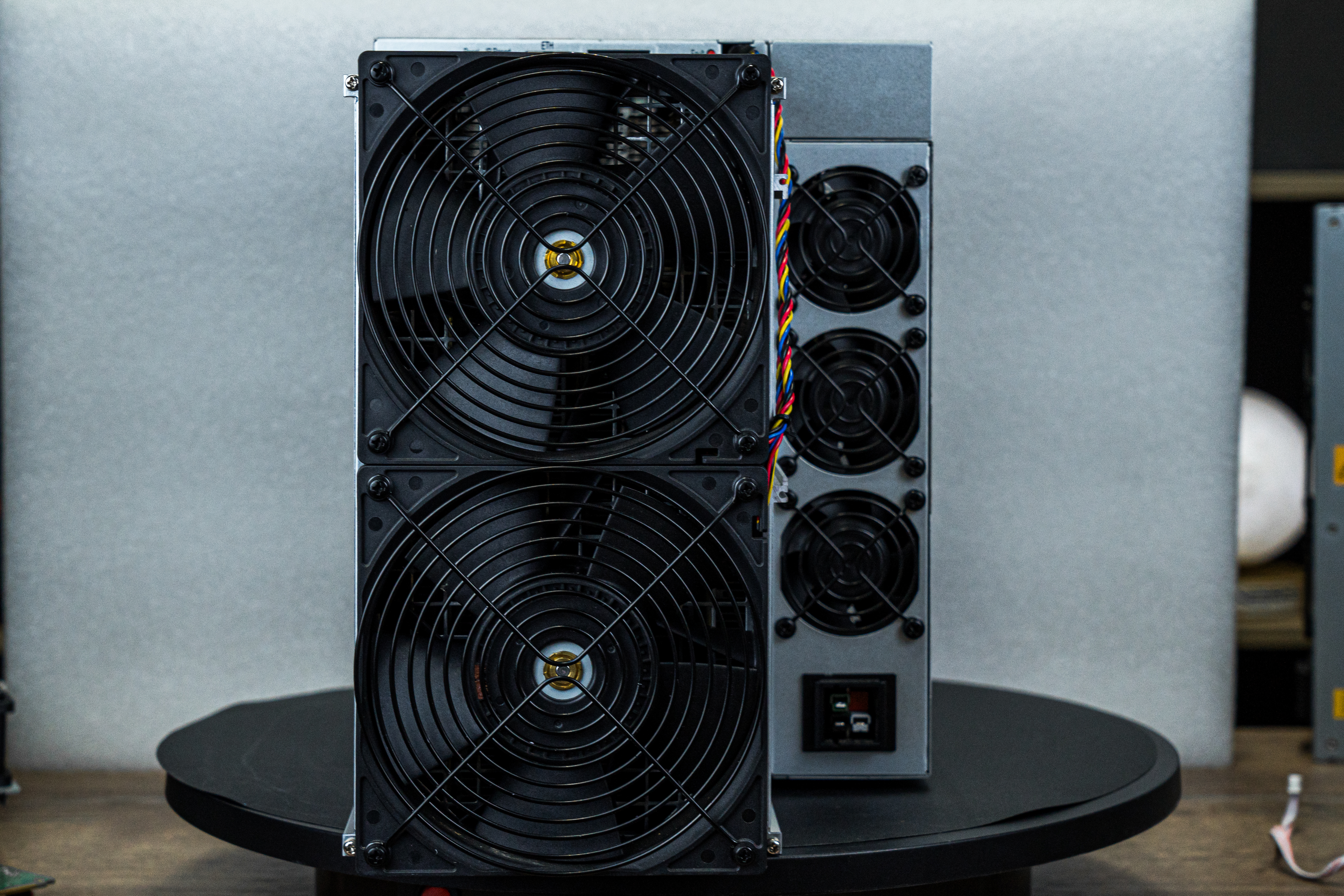 Хэшрейт (th s), потребление, вес и размеры asic-майнера Antminer AL1